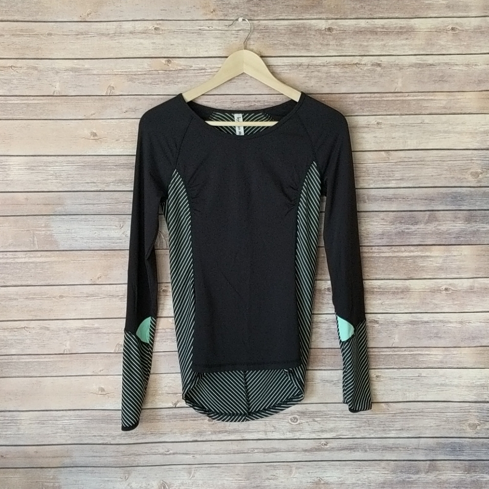 kyodan Long Sleeve Black and White Athletic Top